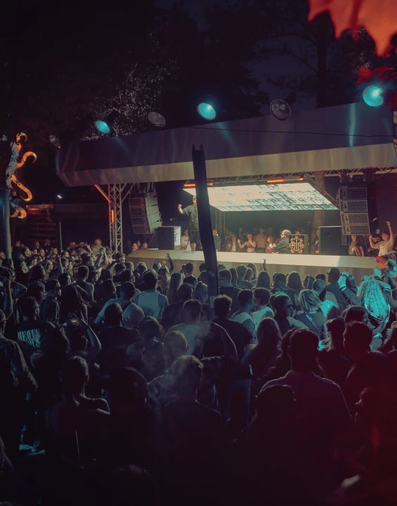 Ein Foto von der Area "Main Stage"